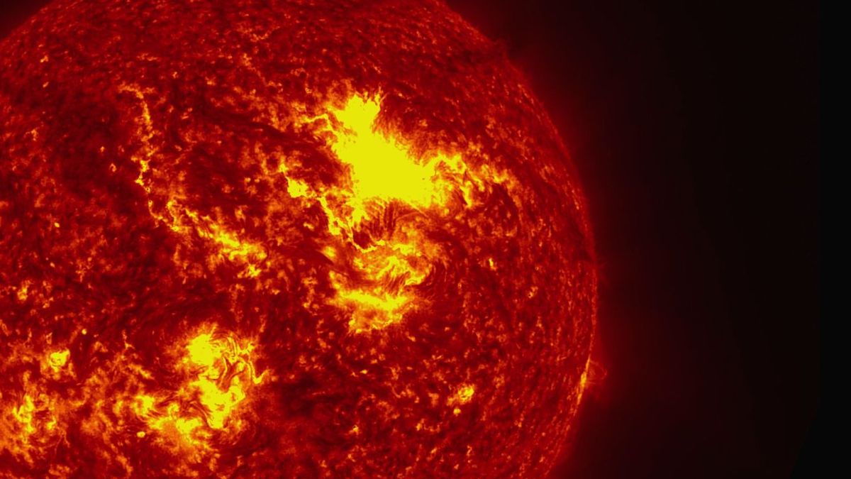 Самая мощная за две недели вспышка произошла на Солнце